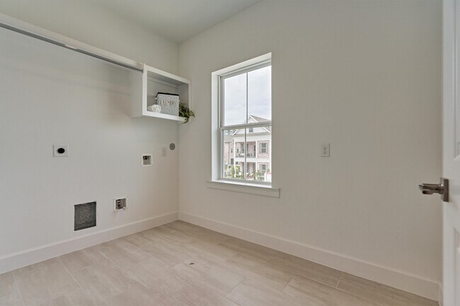Building Photo - 2037 Carlson Creek Dr