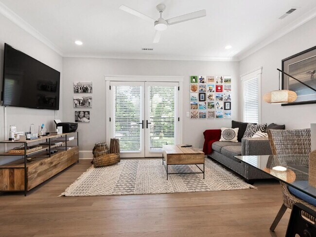 Building Photo - Spacious Elegance Awaits!