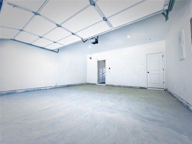Building Photo - 2676 Whistler Wy NE
