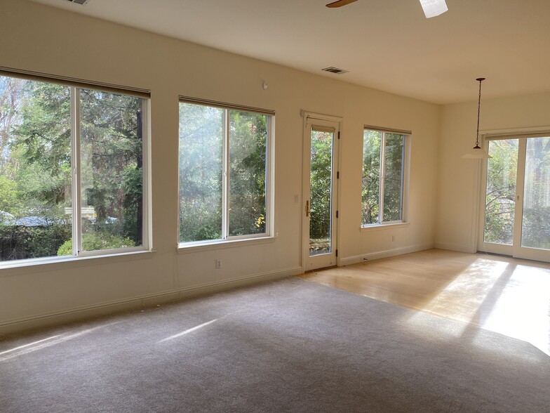 Large picture-like windows - 1828 Ivanhoe Ave