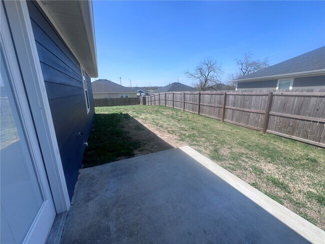 Building Photo - 2802 N Teresa Dr