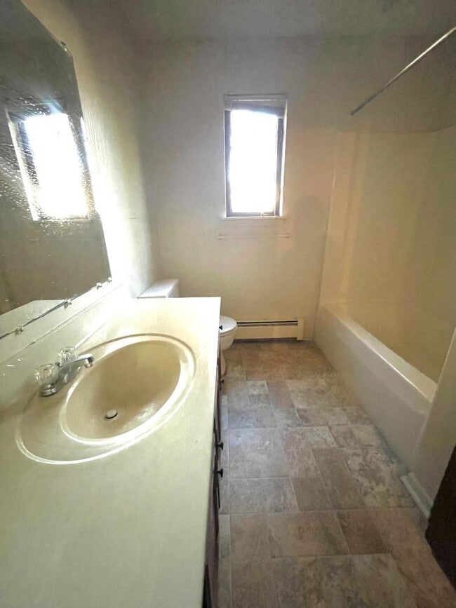 Building Photo - 6556 Bella Vista Dr NE