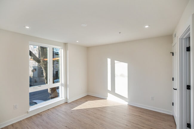 Building Photo - 933 N 29th St