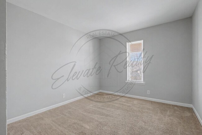 Building Photo - SPRING SPECIAL!! FIRST MONTH FREE on this Two Bedroom Condo, Second Floor, across from Madison Pa...