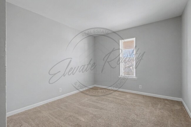 Building Photo - Two Bedroom Condo, 2nd Floor, across from Madison Park with stackable washer/dryer!