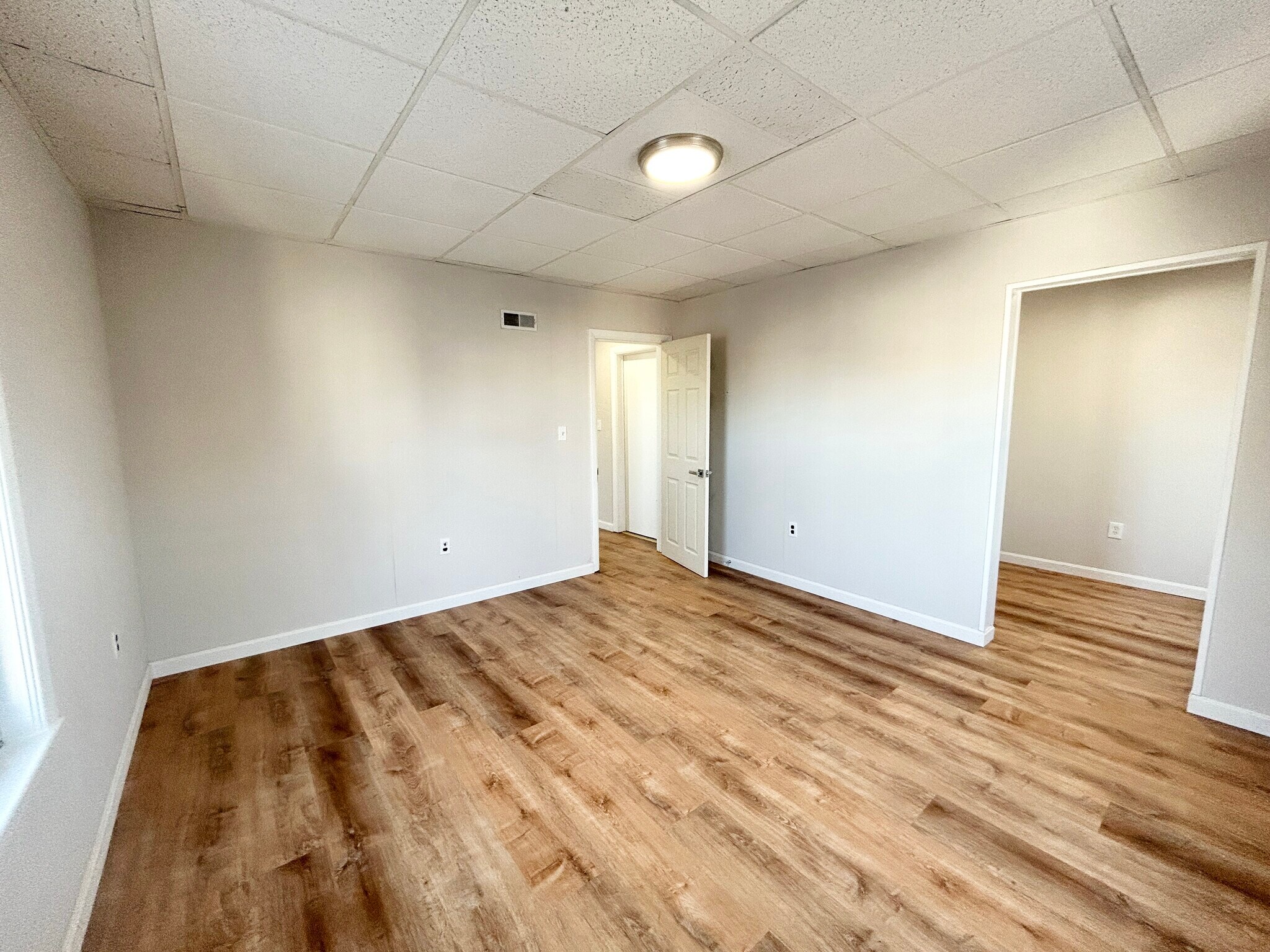 Building Photo - 102 Buttonwood St