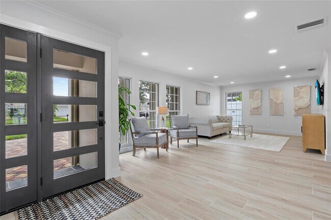 Building Photo - 668 Harbor Is