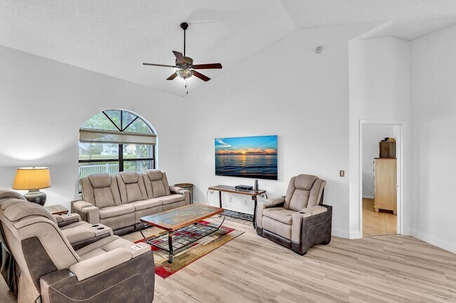 Building Photo - 8099 Cassia Dr