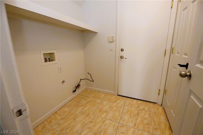 Building Photo - 554 Campus Oaks Ct