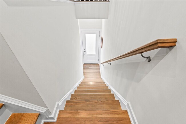 Building Photo - Like New! CLOSE TO I-95 & QUANTICO!