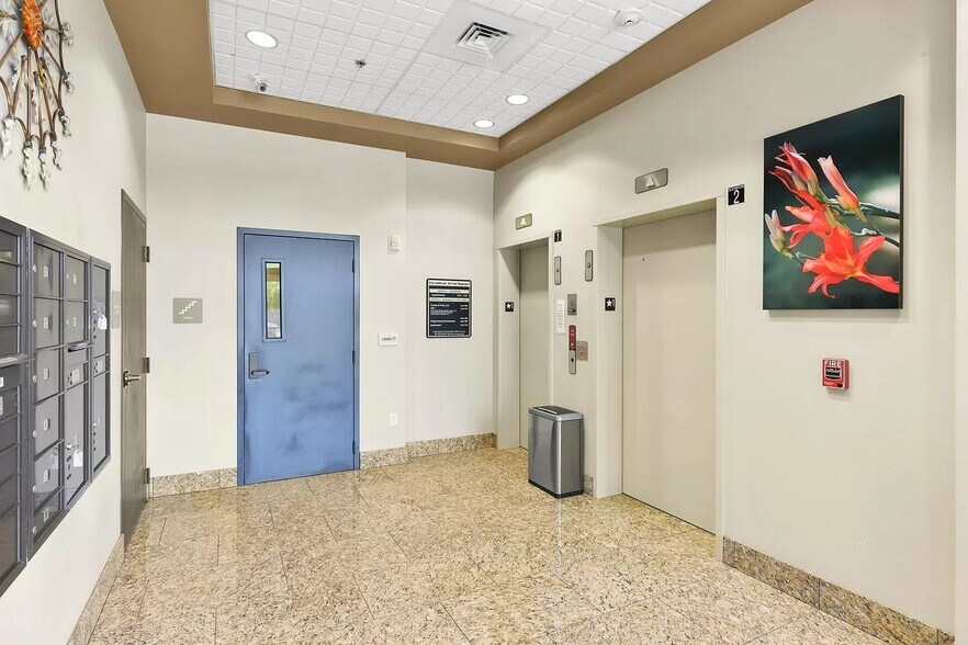 Building Photo - 1127 Broadway St NE