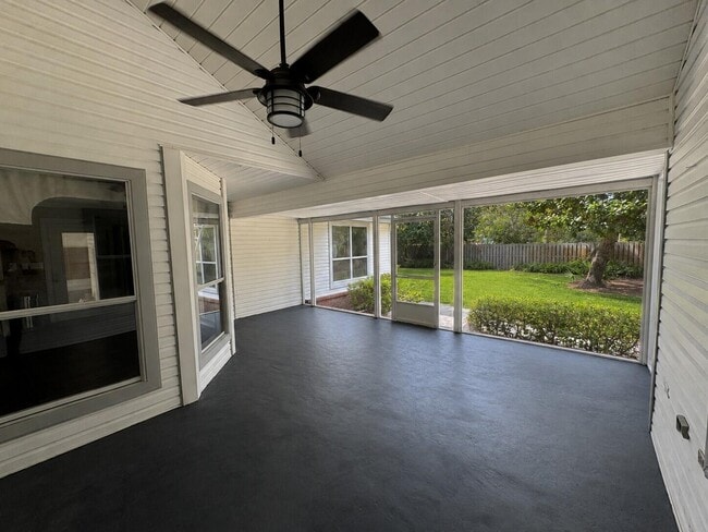 Building Photo - 201 N Blue Heron Dr