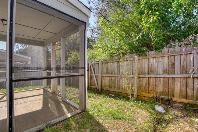 Building Photo - 150 Village Run