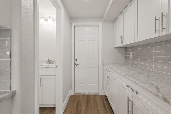 Building Photo - 6617 Harbor Dr