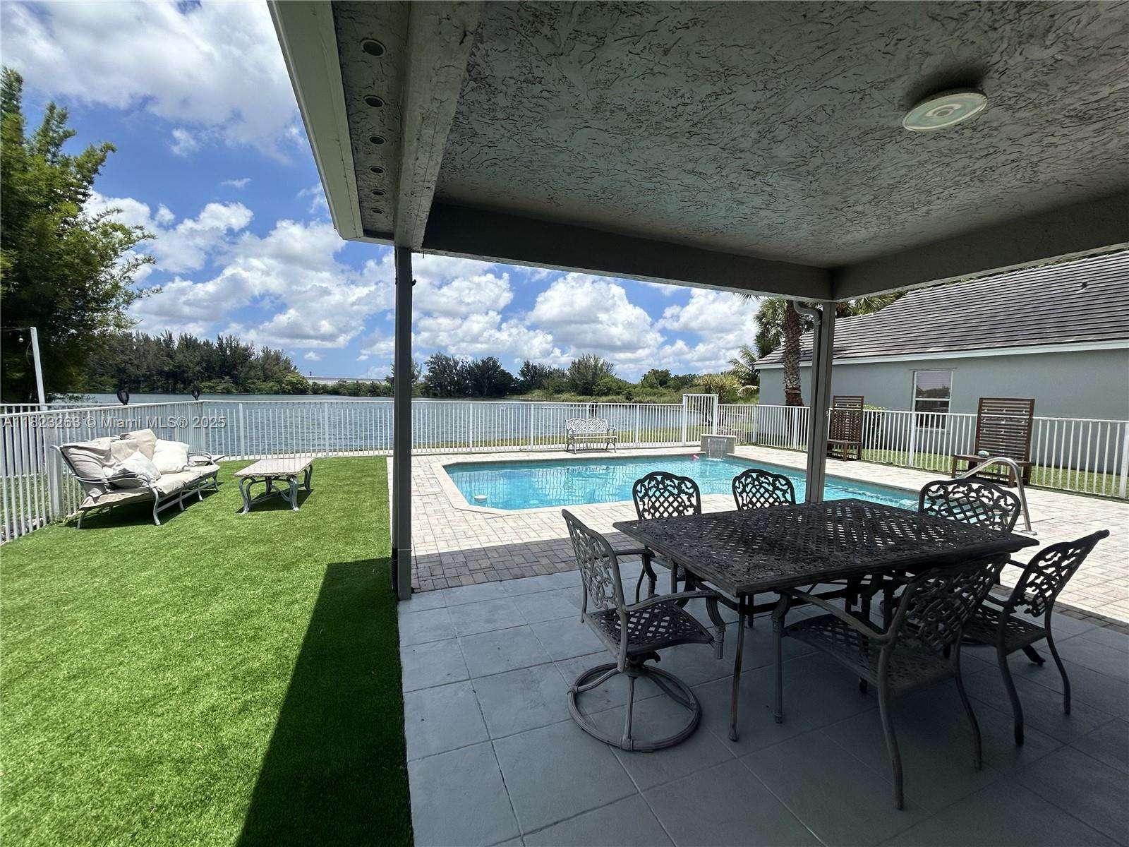 Building Photo - 5708 S Plum Bay Pky
