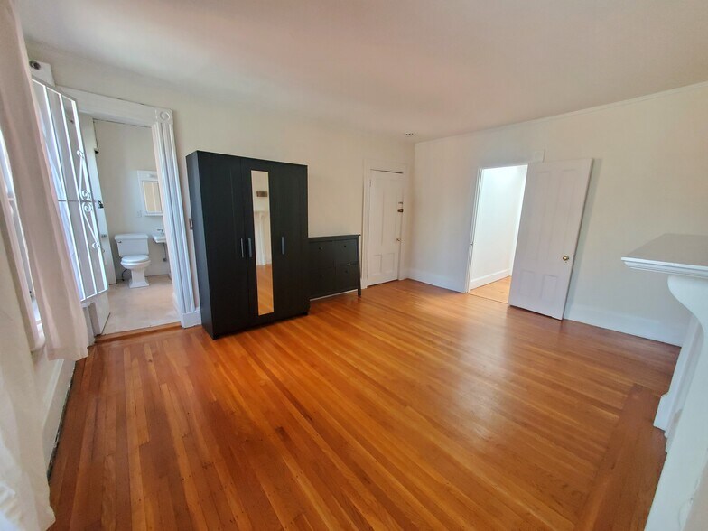 Building Photo - 429 Marlborough St