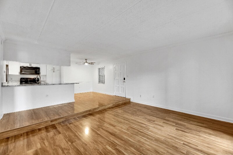 Building Photo - 5304 W Kennedy Blvd