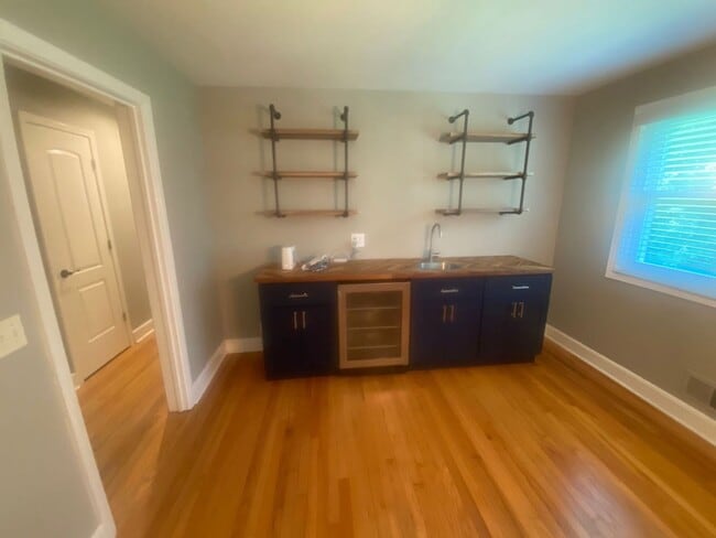 Building Photo - 1524 Alpine Dr