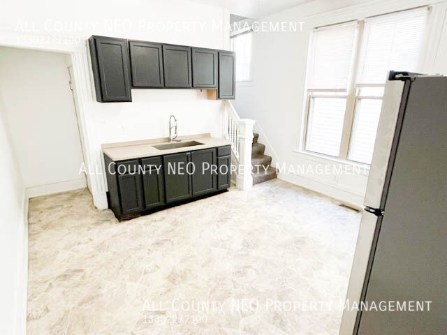 Building Photo - 1852 W 45th St