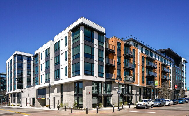 Building Photo - 109 S Division St