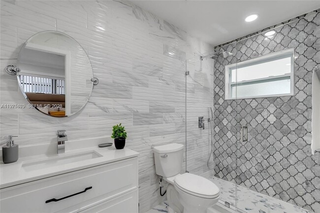 Building Photo - 895 W 39th Pl