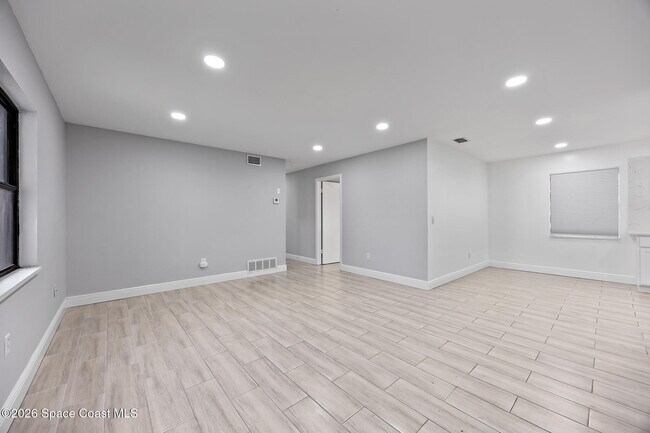 Building Photo - 419 Marquis St