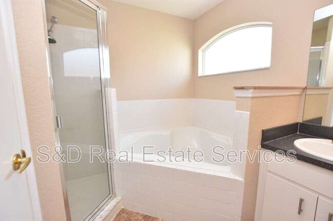 Building Photo - 2830 Hickory Ridge Dr