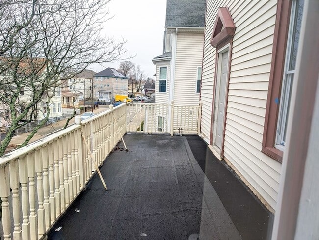 Building Photo - 53 Bancroft St