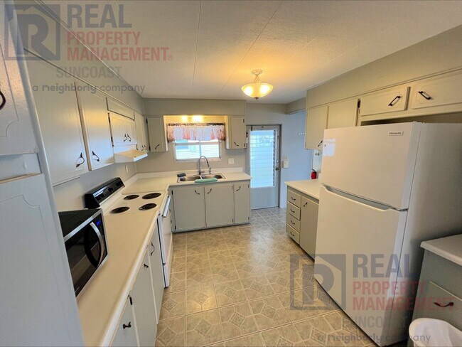 Building Photo - 1207 45th Ave E