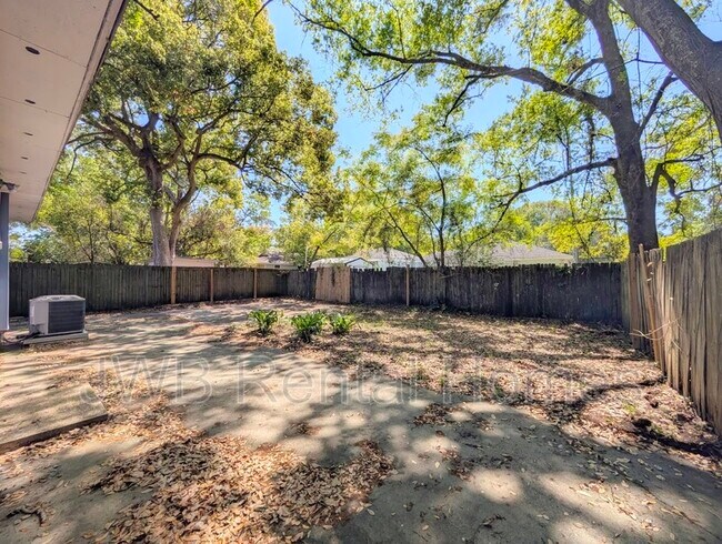 Building Photo - 3228 Myra St