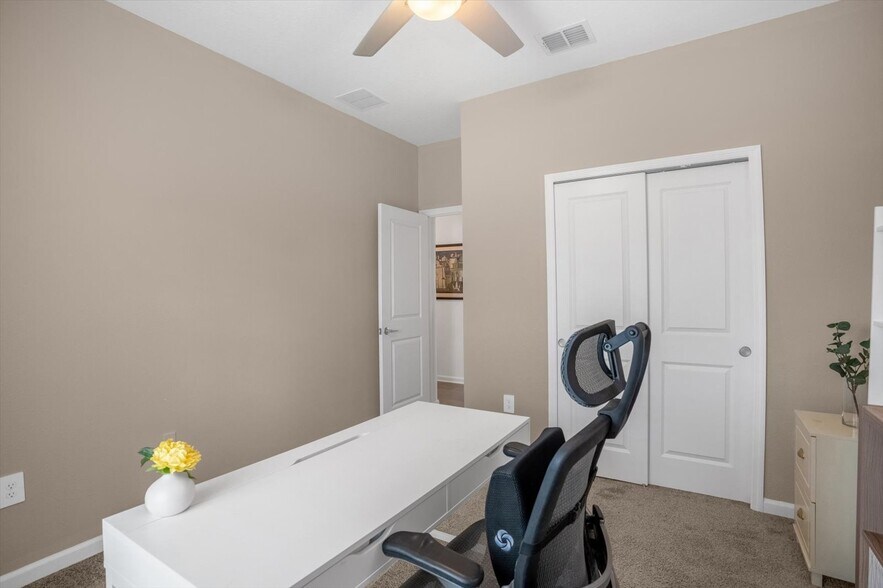 Building Photo - 1820 Church Lake St