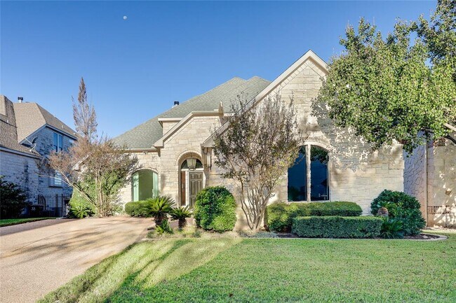 Building Photo - 12120 Carlsbad Dr