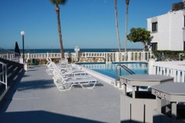 Building Photo - Venice, FL 2BR/2BA Condo in Bahia Vista Gulf