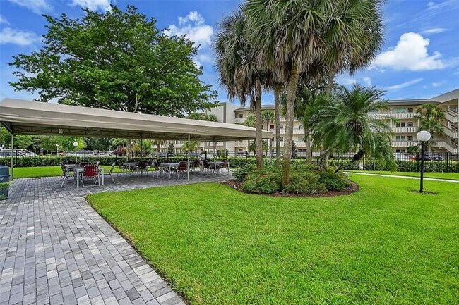 Building Photo - 3402 Bimini Ln