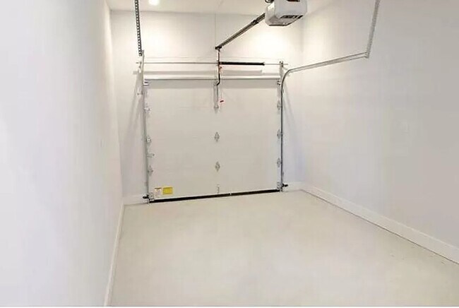 Building Photo - 2995 Livingston St