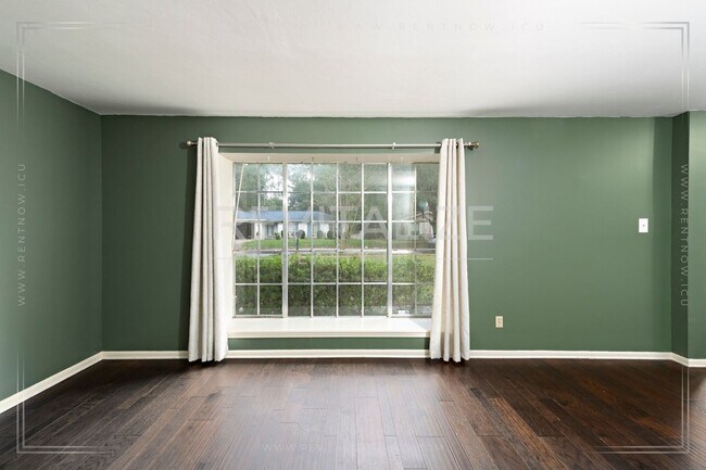 Building Photo - 3/2 Brick Home with Sunroom, Deck, and Car...