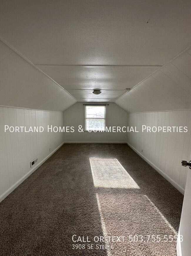 Building Photo - 3908 SE Steele-