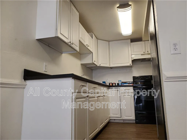 Building Photo - 302 Carmen Ct