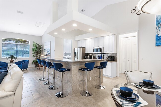 Building Photo - 3219 SW 7th Ln