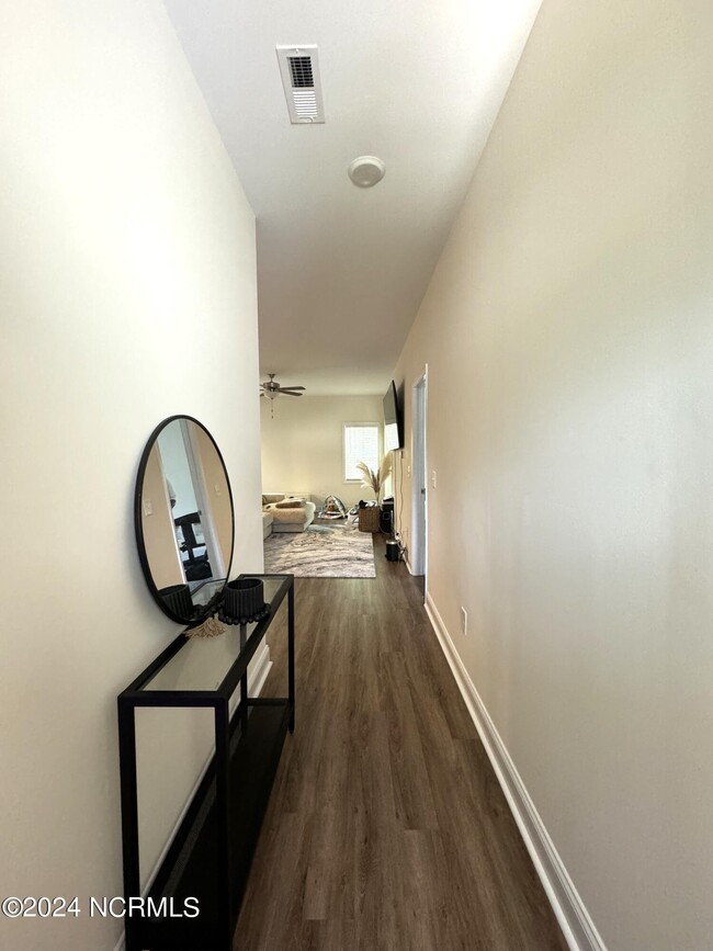 Building Photo - 148 Broadleaf Dr