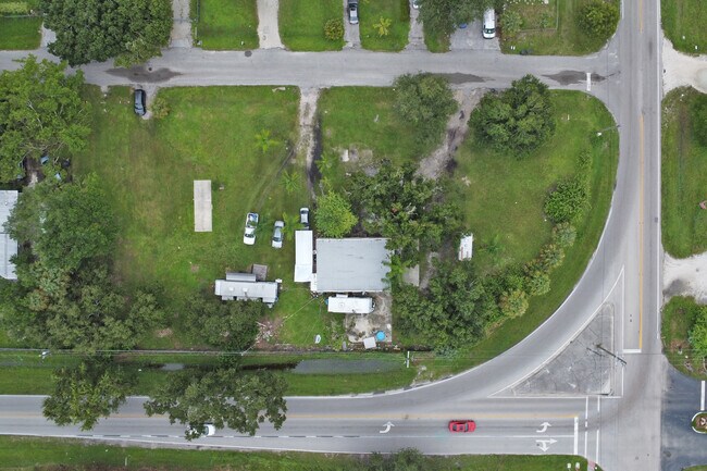 Building Photo - Sabal Ln
