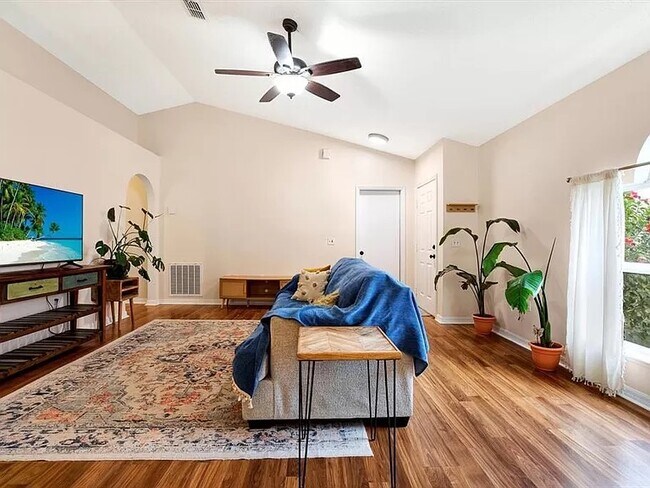 Building Photo - 10534 Opus Dr
