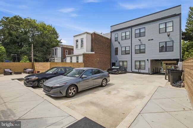 Building Photo - 3637 N 16th St