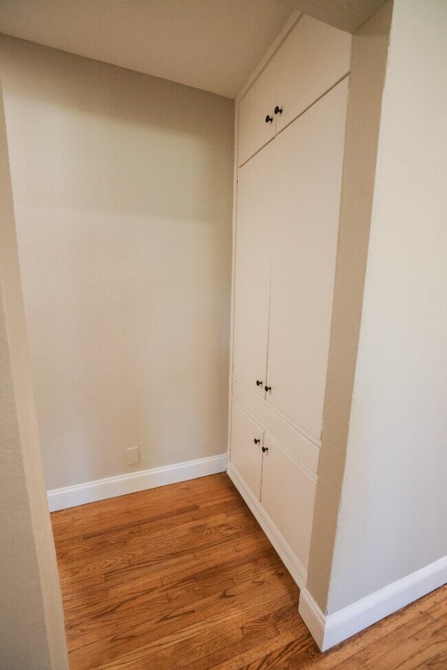 Building Photo - 5008 Penrose Ave