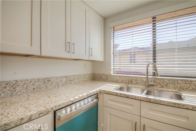 Building Photo - 25261 Tanoak Ln