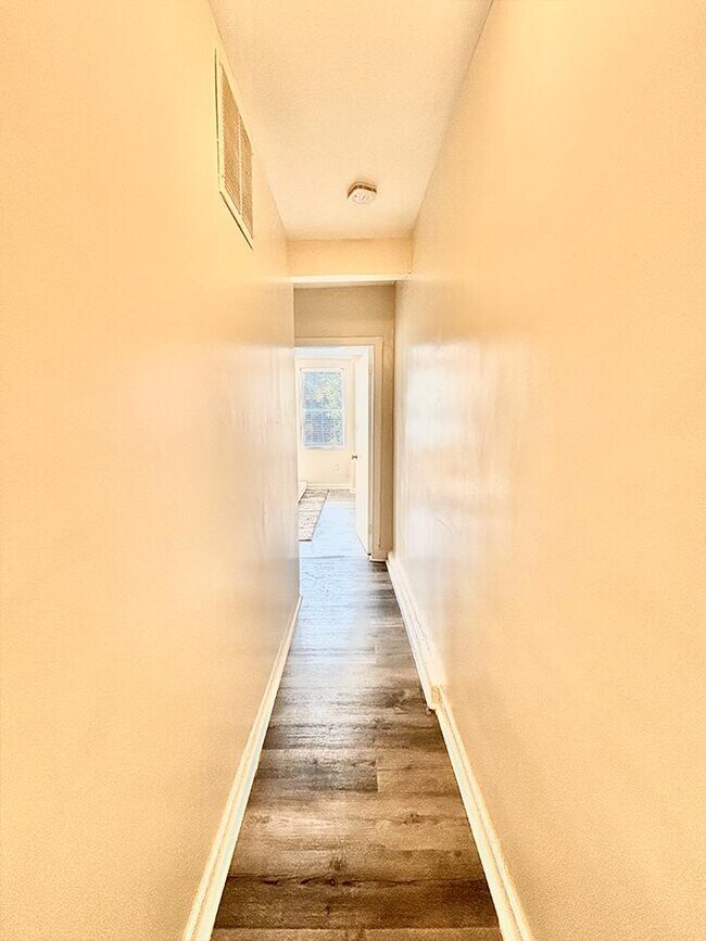 Building Photo - 815 N Caroline St