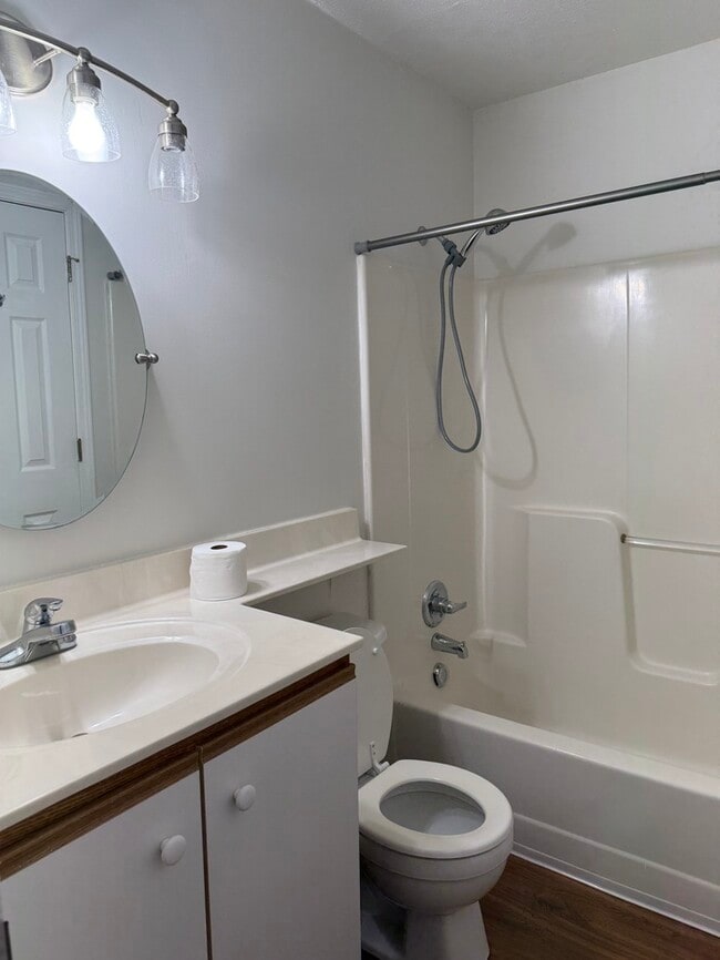 Building Photo - 6826 N Olive St