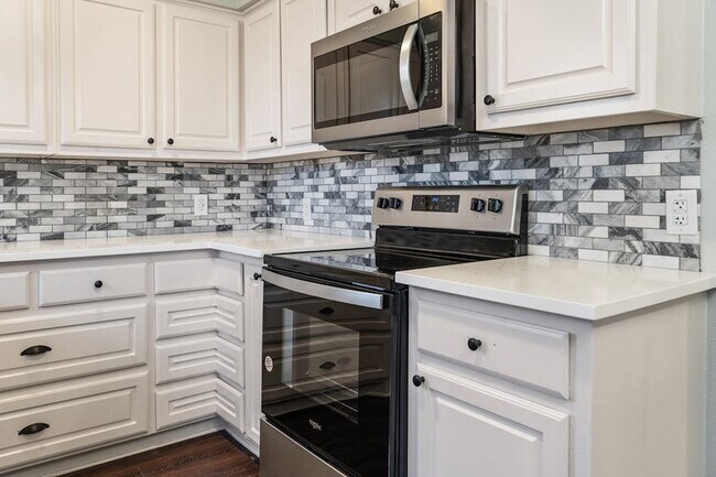 Building Photo - 208 N Coleman St