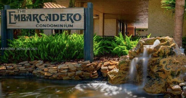 Building Photo - 5234 NE 6th Ave