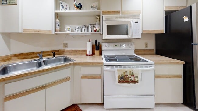 Building Photo - 7203 Curtiss Ave